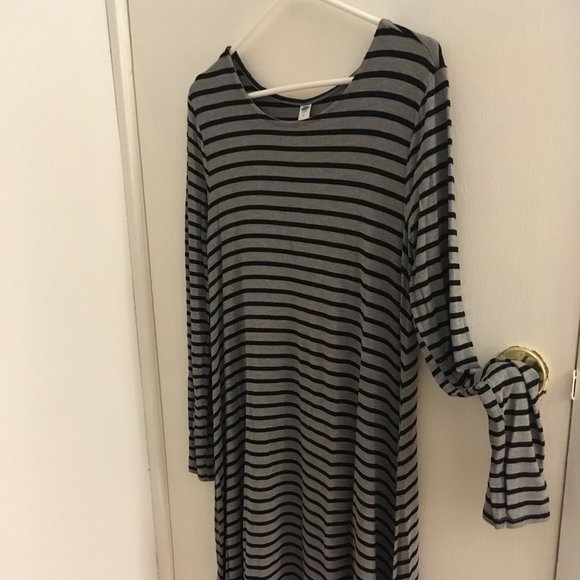 Long-sleeve Black and Gray Swing Dress - Picture 2 of 4